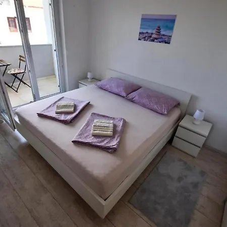 With A Parking Space Supetarska Draga - Gornja, Rab - 22213 Apartment